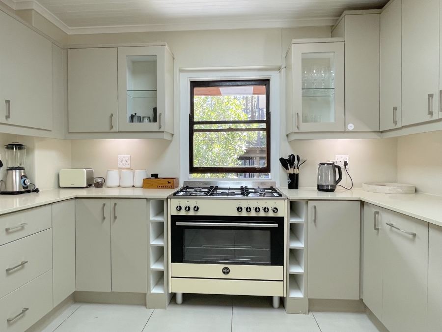 To Let 3 Bedroom Property for Rent in Constantia Nek Estate Western Cape